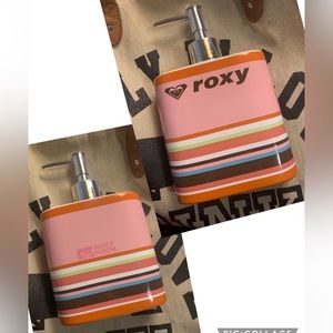 Roxy soap dispenser